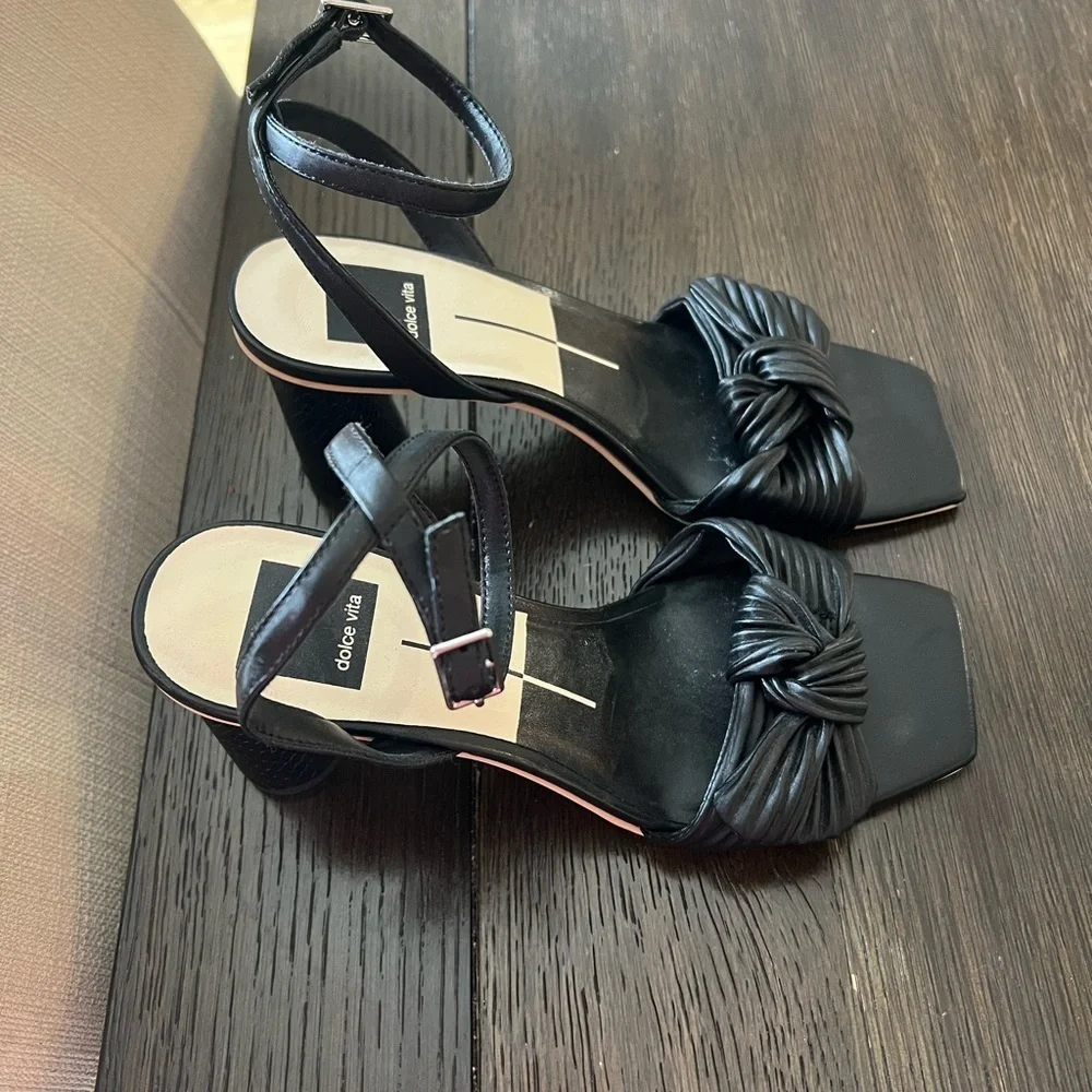 Dolce Vita Women's Size 6.5 Black Pellia Adjustable Strap Block Heel